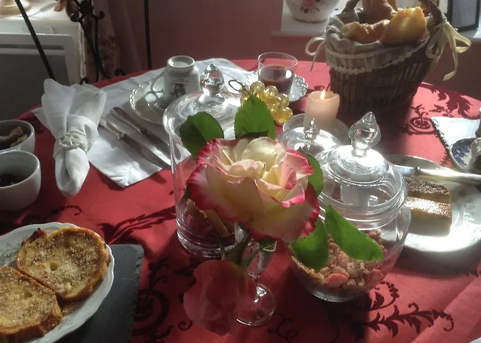 D'hotes Sophie Cite Des Peintres Frühstückspension