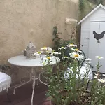 D'hotes Sophie Cite Des Peintres Bed & Breakfast