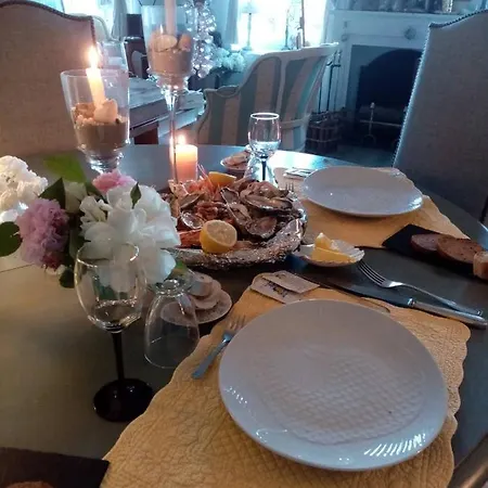 D'hotes Sophie Cite Des Peintres Bed and Breakfast