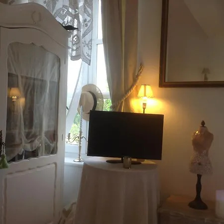 La Maison Du Phare D Hôtes -jacuzzi Privé- Shabby Chic Bed and breakfast