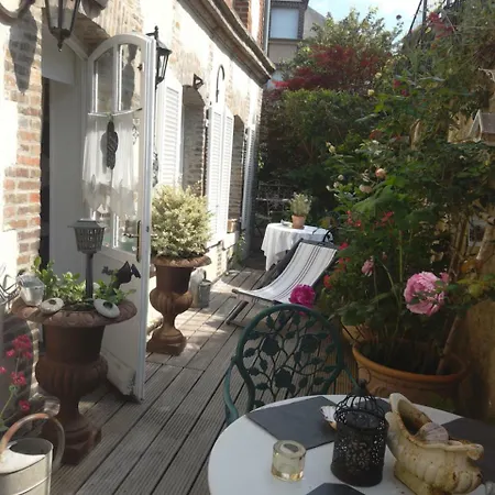 La Maison Du Phare D Hôtes -jacuzzi Privé- Shabby Chic Bed and breakfast 3*