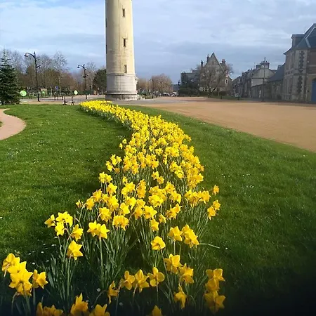 D'hotes Sophie Cite Des Peintres 3* Ονφλέρ