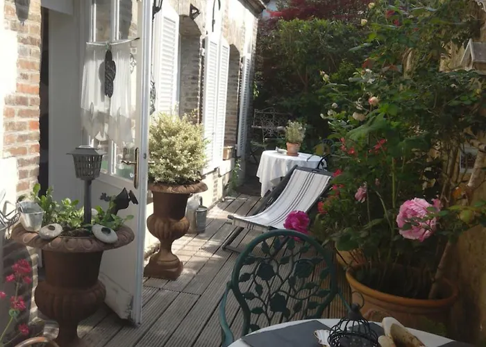 D'hotes Sophie Cite Des Peintres Bed & Breakfast 3*